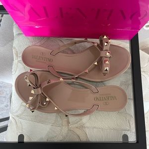 Valentino used bow sandals